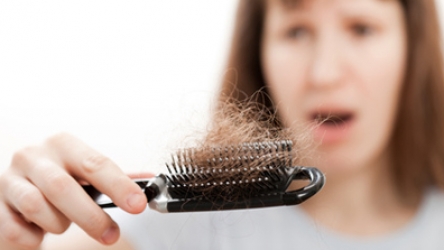 Quelques astuces pour éviter la chute de cheveux